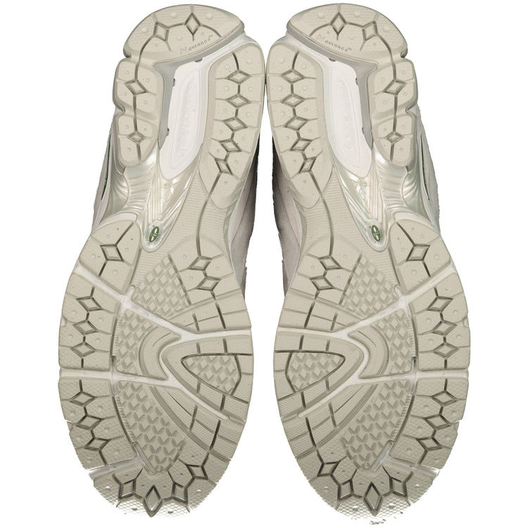 Unisex 2002R Trainers - Casual Basement